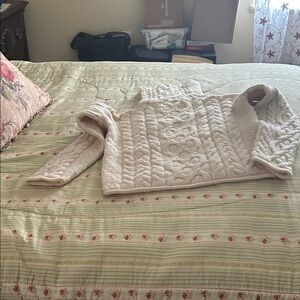 NWOT Small Unisex Cozy Cream Cable-Knit Turtleneck Sweater